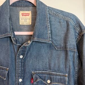 🤠✨ Vintage Levi’s Western Denim Shirt – Pearl Snap | Unisex ✨🤠